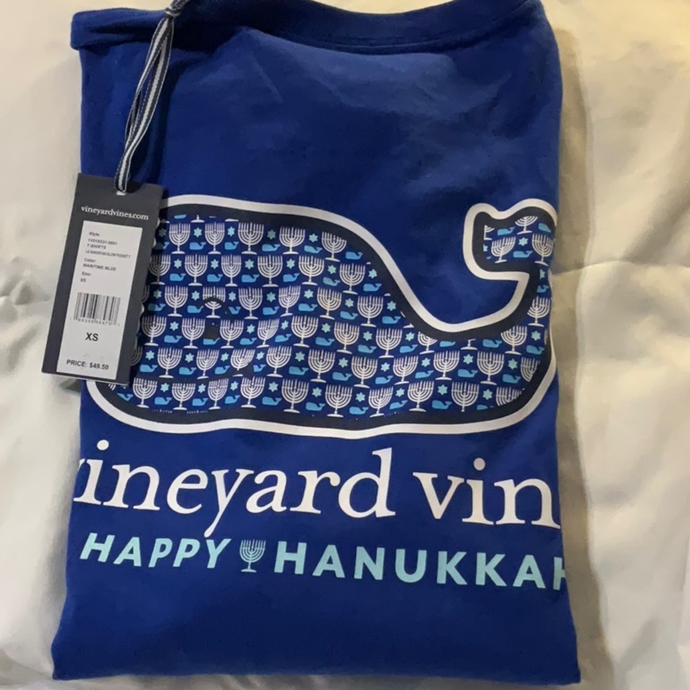 🆕 ~ Vineyard Vines Long Sleeve HAPPY HANUKKAH Glow Pocket Tee Shirt